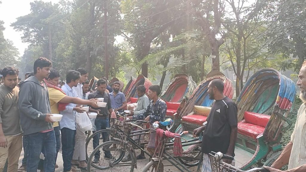 খালেদা জিয়ার সুস্থতায় জাবিতে সুবিধাবঞ্চিতদের মাঝে খাদ্য বিতরণ ছাত্রদল নেতার 