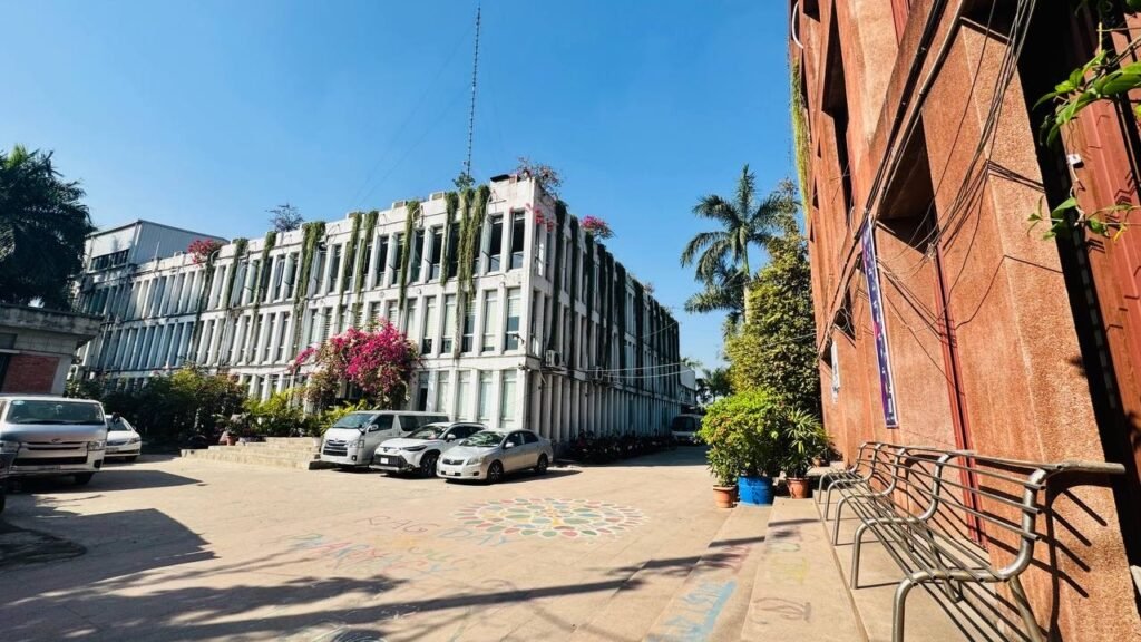 ধর্মীয় অনুভূতিতে আঘাত: ডিআইইউর নোটিশে সাময়িক বহিষ্কার,,