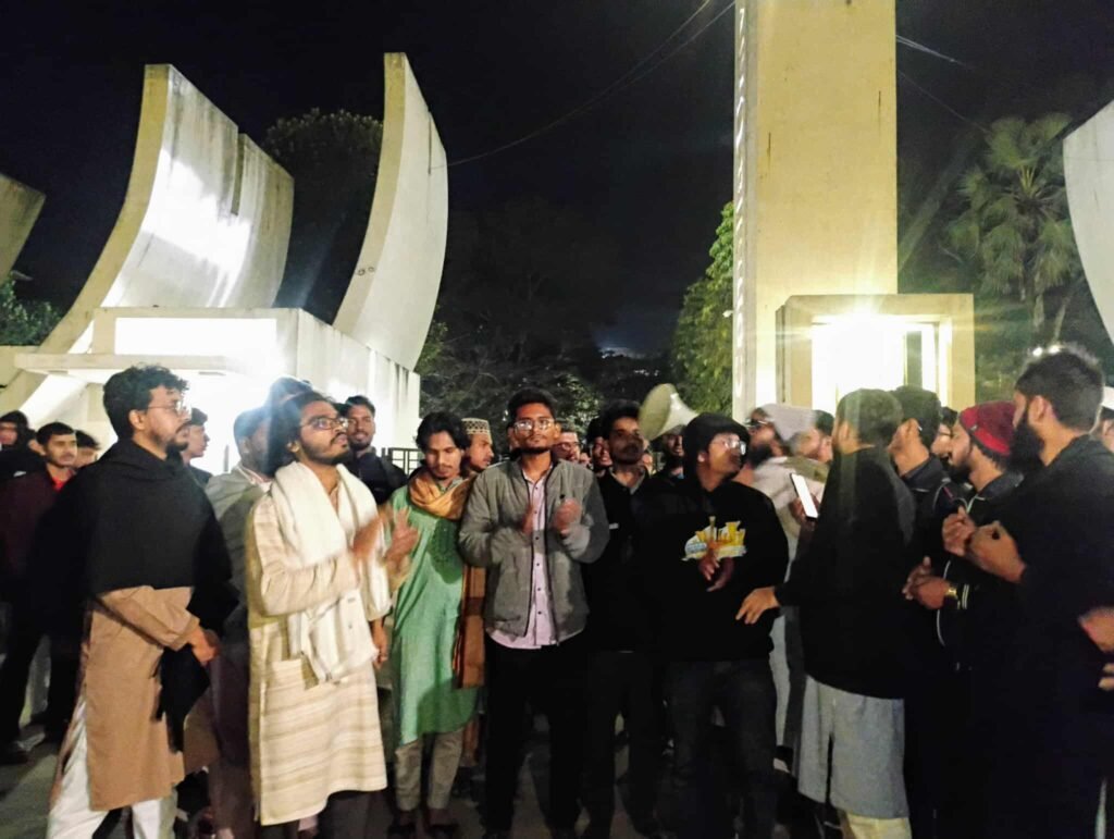 ওসমান হাদির উপর হামলার প্রতিবাদে কুবিতে  বিক্ষোভ মিছিল