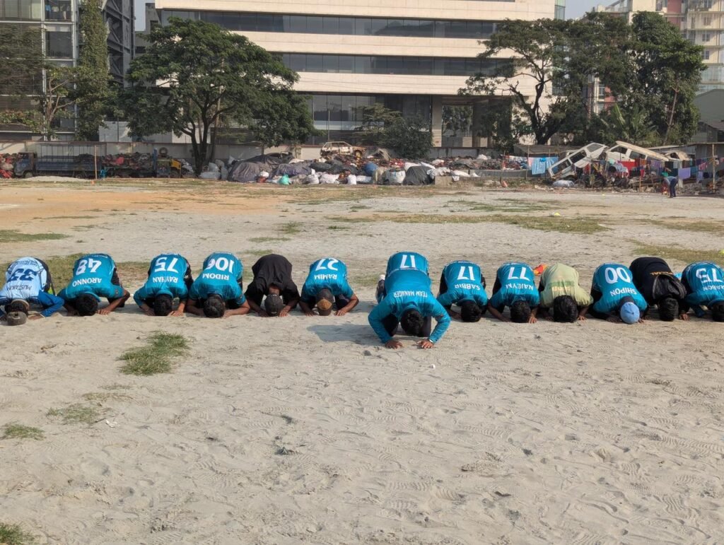 নরসিংদী পলিটেকনিককে হারিয়ে দাপুটে জয় ঢাকা পলিটেকনিকের, ম্যাচ শেষে সিজদায় কৃতজ্ঞতা প্রকাশ