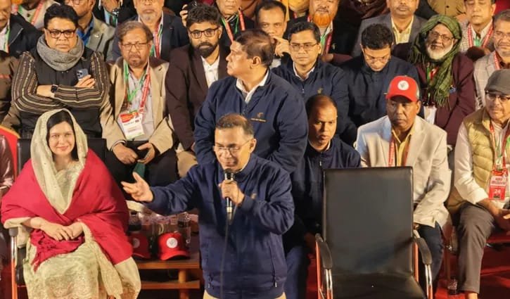 পৈতৃক জেলা বগুড়ায় তারেক রহমানের আবেগঘন জনসভা, মধ্যরাতেও জনসমাগম তারেক রহমানের আবেগঘন জনসভা