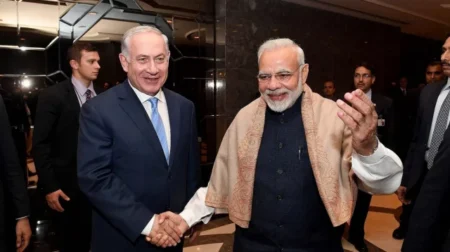 ট্রাম্পকে খুশি করতে ইসরায়েলে গিয়ে নেচেছেন-গেয়েছেন মোদি যৌন অপরাধী এপস্টেইন এর সঙ্গে সম্পর্কিত লাখ লাখ নতুন ফাইল প্রকাশ করেছে যুক্তরাষ্ট্রের বিচার বিভাগ। এর মাধ্যমে দেশটির সরকারের দিক থেকে এ বিষয়ে সবচেয়ে বড় সংখ্যায় নথি প্রকাশ করেছে। বিবিসি জানিয়েছে, এপস্টেইন সম্পর্কিত প্রায় ৩০ লাখ পাতা, ১ লাখ ৮০ হাজার ছবি এবং ২ হাজার ভিডিও শুক্রবার প্রকাশ করা হয়েছে। এসব নথির কয়েকটিতে ভারতের প্রধানমন্ত্রী নরেন্দ্র মোদির নামও এসেছে। জেরুজালেম পোস্টের প্রতিবেদনে বলা হয়েছে, ই-মেইল নথিতে যেখানে মোদির নাম এসেছে সেখানে ২০১৭ সালে তার ইসরায়েল সফরের কথা উল্লেখ করা হয়েছে। সেইসময় মোদি তৎকালীন মার্কিন প্রেসিডেন্ট ডোনাল্ড ট্রাম্পকে খুশি করতে এপস্টেইনের কাছে পরামর্শ চেয়েছিলেন। ইমেইলে এপস্টেইন নিজেই এসব তথ্য জানিয়েছেন। যুক্তরাষ্ট্রের কুখ্যাত যৌন অপরাধী এপস্টেইন বলেছেন, মোদিকে তিনি ইসরায়েল সফরের পরামর্শ দেন। এতে ট্রাম্প খুশি হবেন বলে জানান তিনি। তার পরামর্শেই মোদি ২০১৭ সালে ইসরায়েলে যান বলে দাবি এপস্টেইনের। সেখানে গিয়ে মোদি নাচ-গান করেন। ইমেইলে এপস্টেইন বলেছেন, মোদি তার পরামর্শ নেন এবং ট্রাম্পকে খুশি করতে ইসরায়েলে নাচ-গান করেন। মোদিকে নিয়ে এসব নথি প্রকাশ হওয়ার পর ভারতের রাজনৈতিক অঙ্গনে নতুন করে ব্যাপক আলোচনা, সমালোচনা ও জল্পনা শুরু হয়েছে। তবে এসব তথ্য সরাসরি প্রত্যাখ্যান করেছে ভারত সরকার। ভারতের পররাষ্ট্র মন্ত্রণালয়ের মুখপাত্র রণধীর জয়সওয়াল এক ভিডিও বিবৃতিতে বলেন, প্রধানমন্ত্রী মোদির নাম উল্লেখ থাকার দাবি পুরোপুরি ‘ভিত্তিহীন ও নিন্দনীয়’। তিনি দাবি করেছেন, এর বিশ্বাসযোগ্যতা নেই। এগুলো সরাসরি প্রত্যাখ্যান করা উচিত।