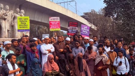 নরসিংদীসহ সারাদেশে ধর্ষণ-সহিংসতার প্রতিবাদে ডাকসুর বিক্ষোভ