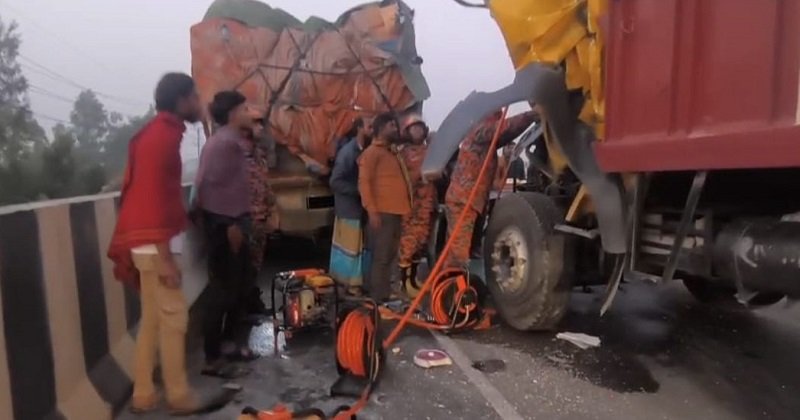 ঢাকা-মাওয়া এক্সপ্রেসওয়েতে ট্রাকের ধাক্কায় নিহত ১ ঢাকা-মাওয়া এক্সপ্রেসওয়েতে ট্রাকের ধাক্কায় নিহত ১