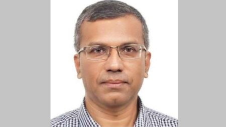 কে এই মোস্তাকুর রহমান