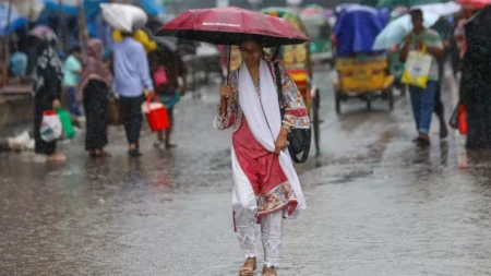 মৌসুমের প্রথম বৃষ্টিতে ভিজল ঢাকা