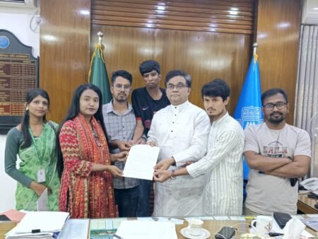 রাজনৈতিক স্বার্থে জাকসু ব্যবহারের অভিযোগ, তিন দাবিতে স্মারকলিপি