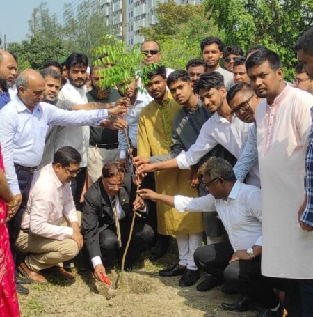 নিম গাছ রোপনের মাধ্যমে আনুষ্ঠানিক কর্মদিবস শুরু করলেন যবিপ্রবি উপাচার্য