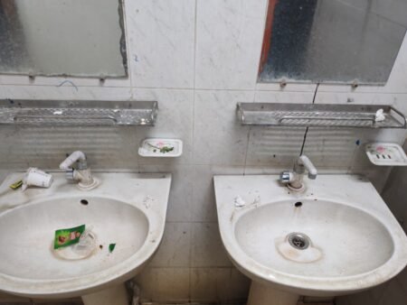 জাবির শৌচাগারগুলোর বেহাল দশা, স্বাস্থ্যঝুঁকিতে প্রায় ১২ হাজার শিক্ষার্থী