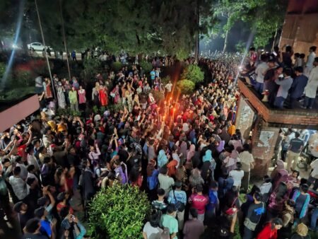 জাবিতে ধর্ষণচেষ্টা: দোষীকে গ্রেফতারে ৪৮ ঘণ্টার আল্টিমেটাম, ছয় দফা দাবি
