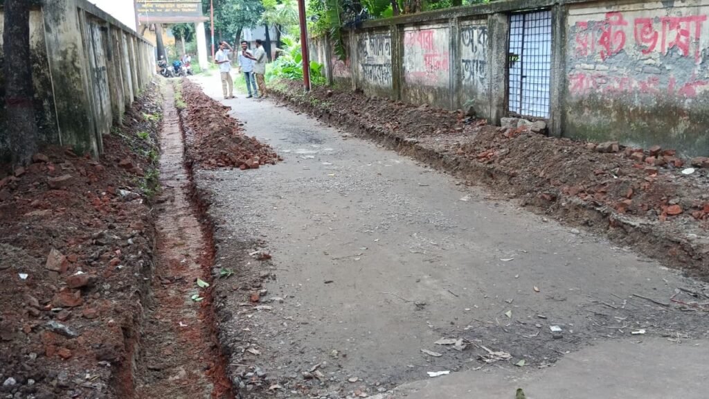 দীর্ঘ ভোগান্তির অবসান, মোতাহার-জহির ছাত্রাবাসের রাস্তার পূর্ণসংস্কার শুরু