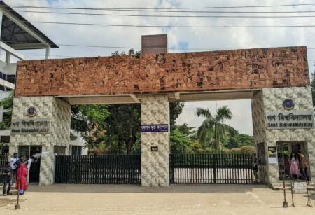লিফটে আটকা পড়লেন ৪ শিক্ষার্থী, আধাঘণ্টা পর উদ্ধার